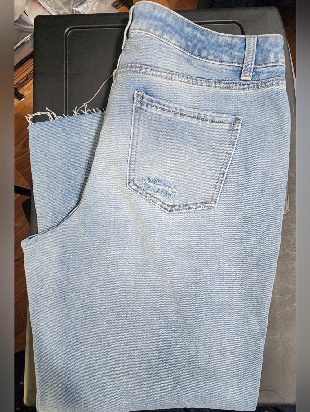 TIME AND TRU Womens Light Blue Distressed Relaxed Fit Jeans - Picture 4 of 7